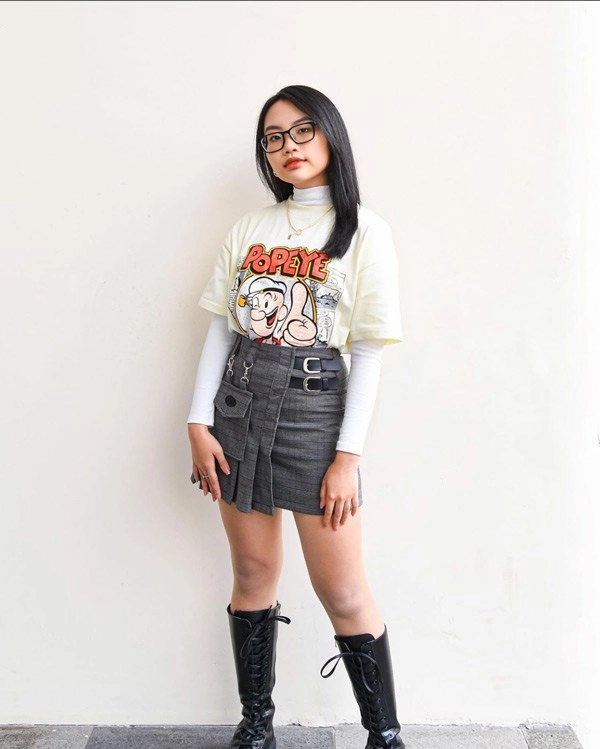 Tết đến phương mỹ chi cũng dạn hơn toàn khoe outfit tạo dáng hở vai đúng chuẩn tuổi 18 - 11
