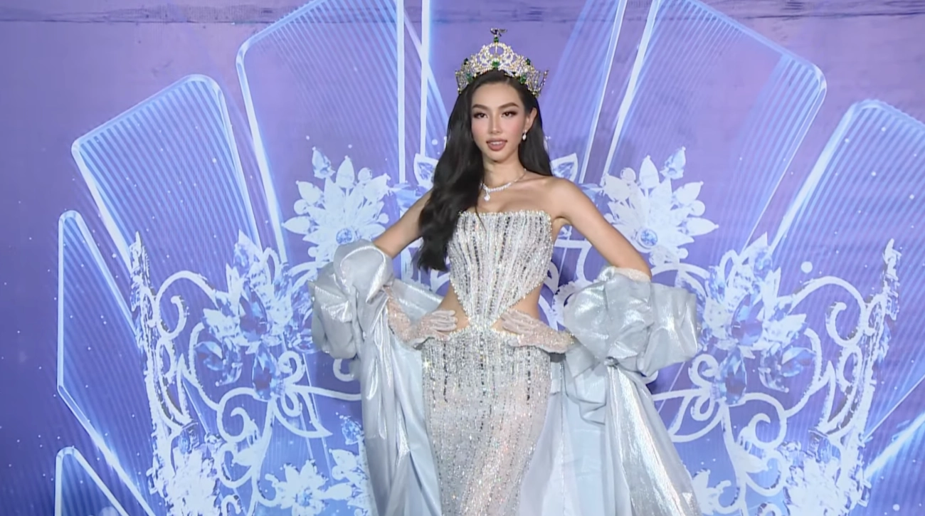 Thảm đỏ miss world vietnam 2022 thuỳ tiên đội vương miện 12 tỷ song hye kyo bản việt đẹp nín thở - 3