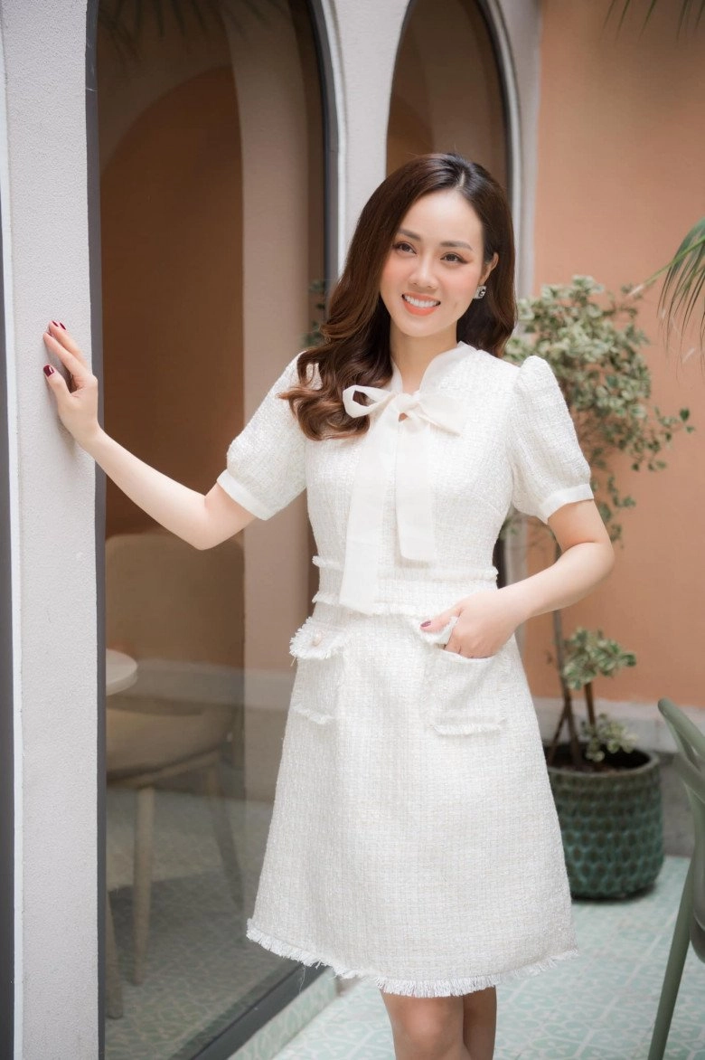 Than nghèo nhưng nhìn bộ đồ vợ trẻ của công lý mặc ai nấy bóc giá đều phỏng tay - 1