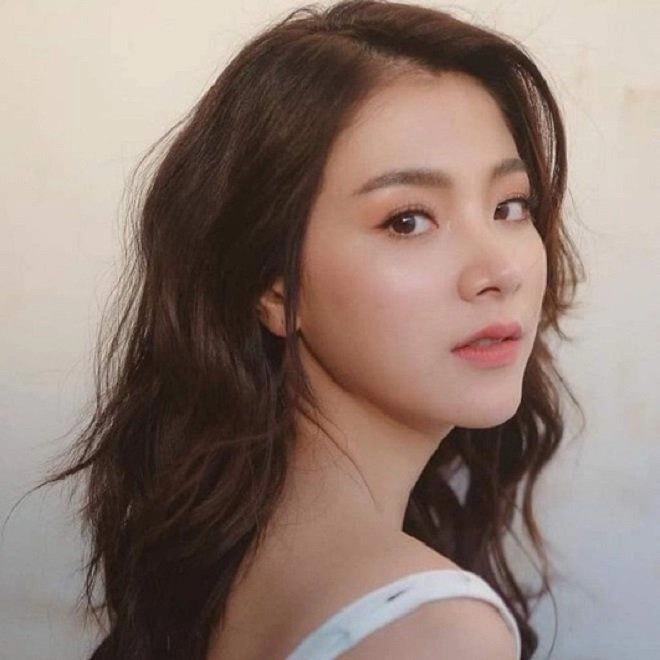 Thăng hạng nhan sắc nàng thêm phần tươi mới trẻ trung nhờ những màu tóc nhuộm đẹp siêu nịnh da - 16