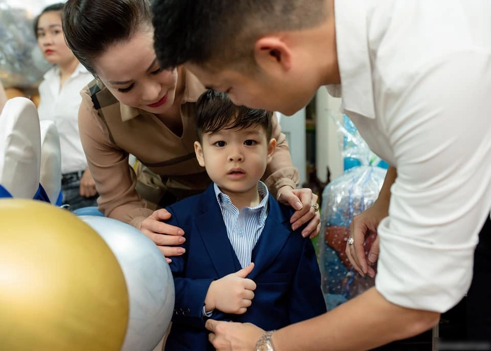 Thắng kiệnnhưng chồng cũ khônggiao con nhật kim anh nghẹn ngào nghe con nói qua điện thoại - 6
