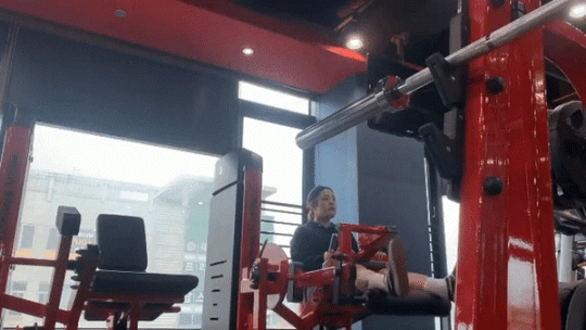 Thánh ăn hàn quốc từng nặng 130kg nay đã khác vòng 2 phẳng lì đôi chân giống hệt miu lê - 19