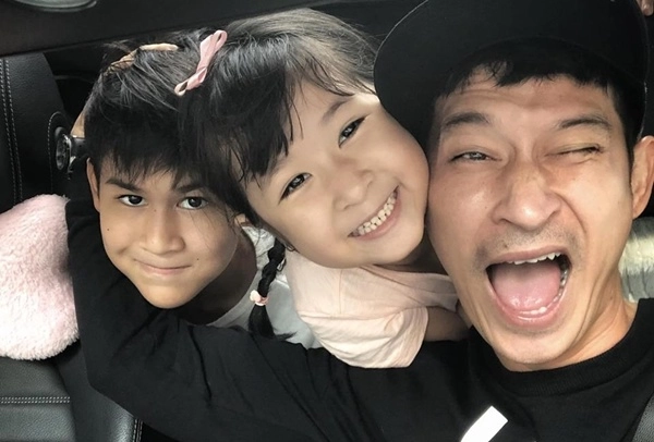 Thấy cảnh phim nhạy cảm của huy khánh vợ hoa khôi không thèm nhìn con gái thảng thốtghê quá - 10