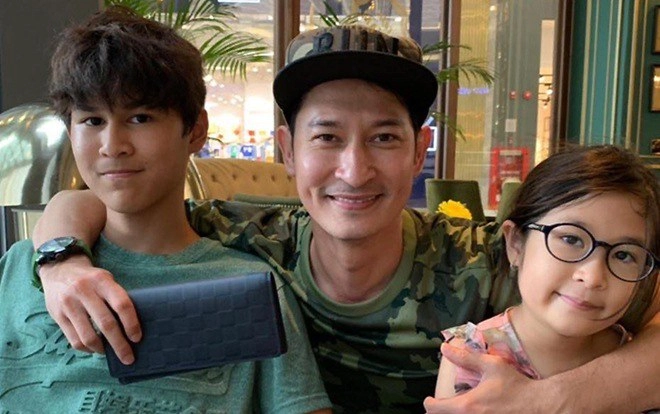 Thấy cảnh phim nhạy cảm của huy khánh vợ hoa khôi không thèm nhìn con gái thảng thốtghê quá - 11