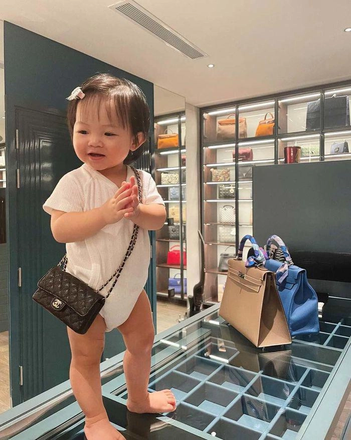 Thấy mẹ con đàm thu trang đạp xe diệp lâm anh hỏi chỗ mua thì cường đôla đáp quá chất - 10