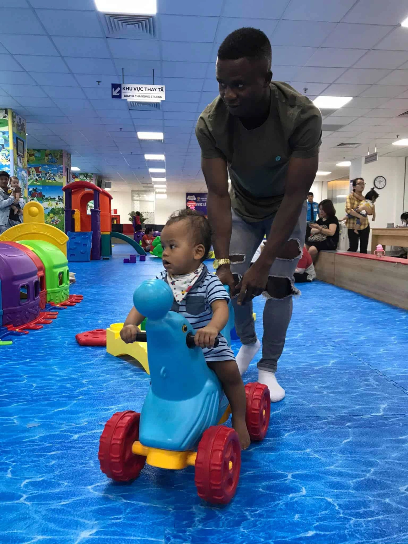 Thiếu nữ việt 20 tuổi hoang mang có con với chàng châu phi đẻ xong hạnh phúc vì chọn đúng - 5