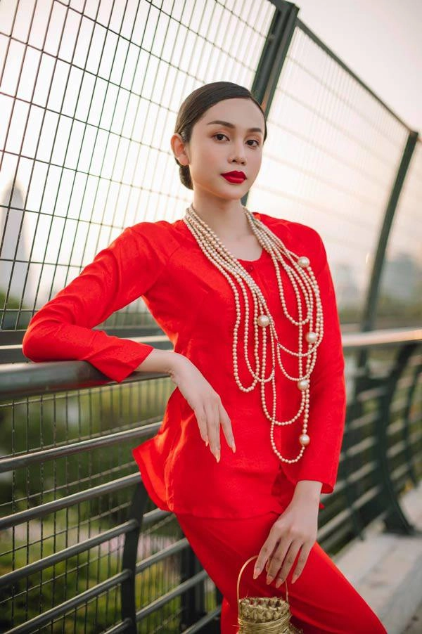 Thời trang chuẩn gái quê của á hậu chuyển giới đẹp nhất miền tây - 9