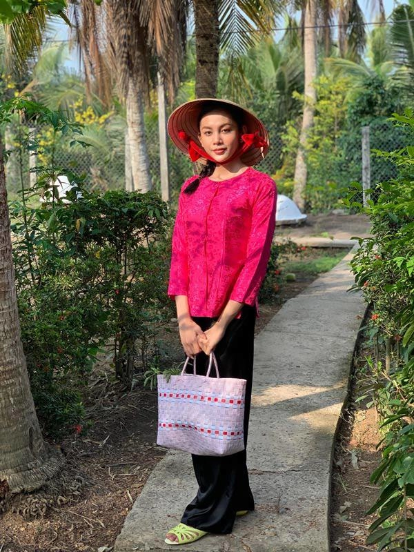 Thời trang chuẩn gái quê của á hậu chuyển giới đẹp nhất miền tây - 11