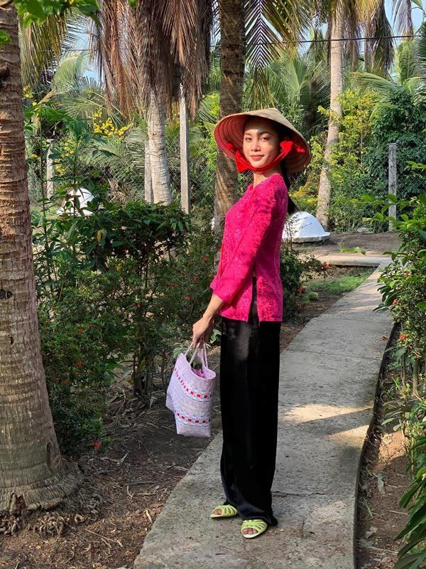 Thời trang chuẩn gái quê của á hậu chuyển giới đẹp nhất miền tây - 12