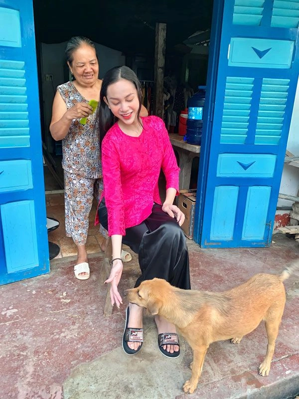 Thời trang chuẩn gái quê của á hậu chuyển giới đẹp nhất miền tây - 14
