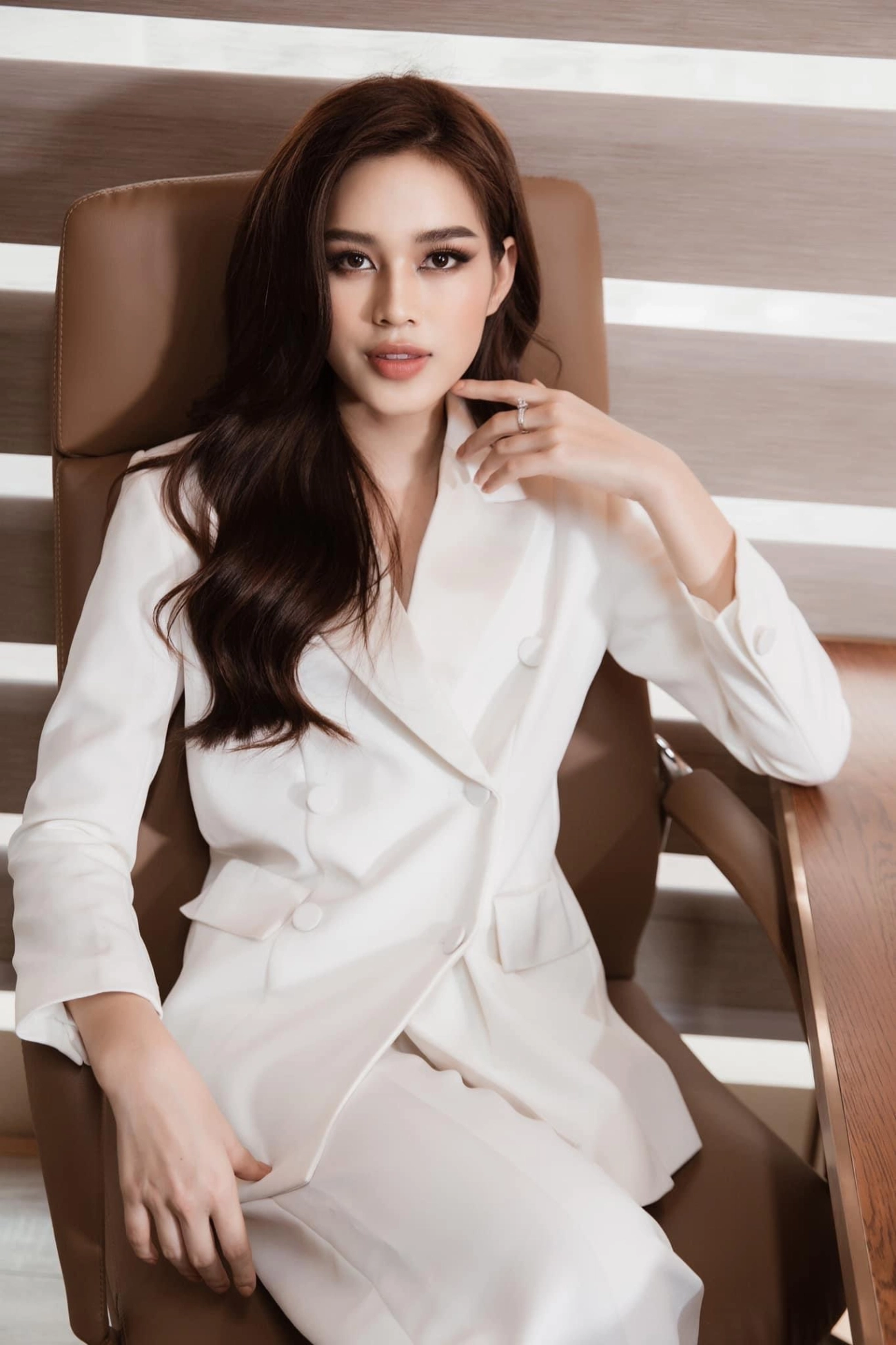 Thời trang công sở lên ngôi đỗ thị hà nhỏ tuổi nhất vẫn chẳng ngán mai phương thuý xuân lan - 3