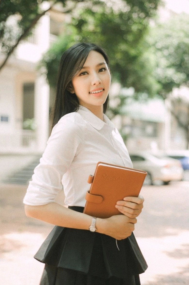 Thời trang đi thi học kỳ của các hoa hậu việt ai mặc đẹp nhất - 5