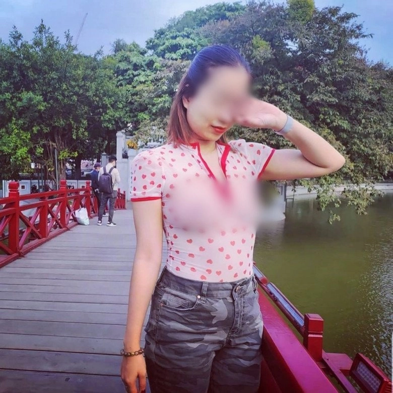 Thời trang phản cảm của các hotgirl tại điểm du lịch nổi tiếng có á hậu đã bị tước ngôi - 10