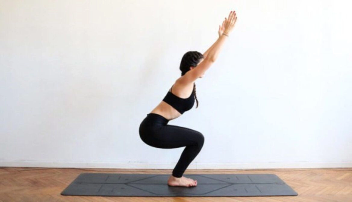 Thư giãn tinh thần tuốt lại vóc dáng nhờ những bài tập yoga giảm cân siêu đơn giản tại nhà - 7