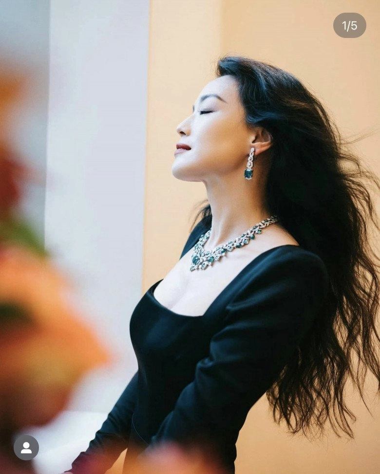 Thư kỳ là biểu tượng thời trang gợi cảm nhất châu á ở tuổi u50 - 3