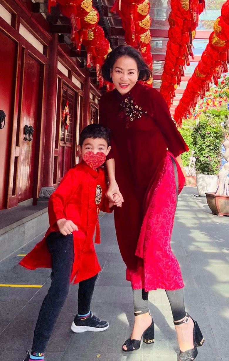 Thu minh u40 sinh con lai nặng 41kg em bé giờ cao lớn ngoại hình y hệt bố hà lan - 2