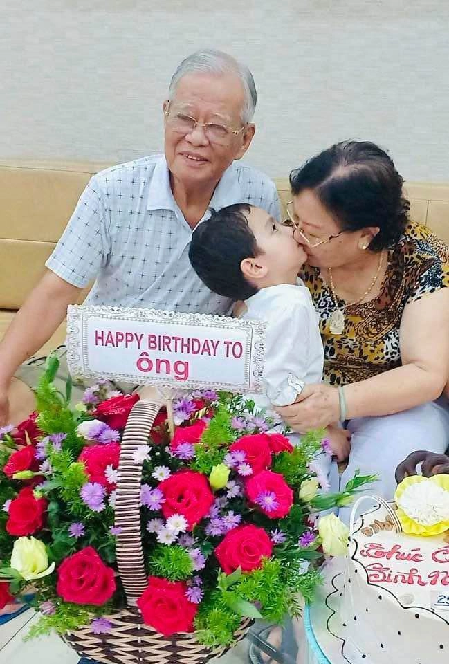 Thu minh u40 sinh con lai nặng 41kg em bé giờ cao lớn ngoại hình y hệt bố hà lan - 5