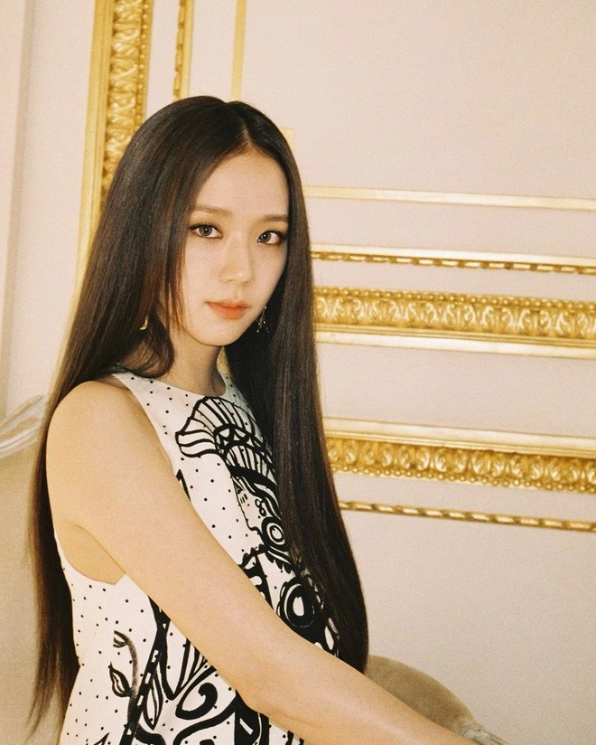 Thu về 400 tỷ vì chiếc váy nhưng jisoo blackpink cũng lu mờ khi giáp mặt chị đại thanh hằng - 8