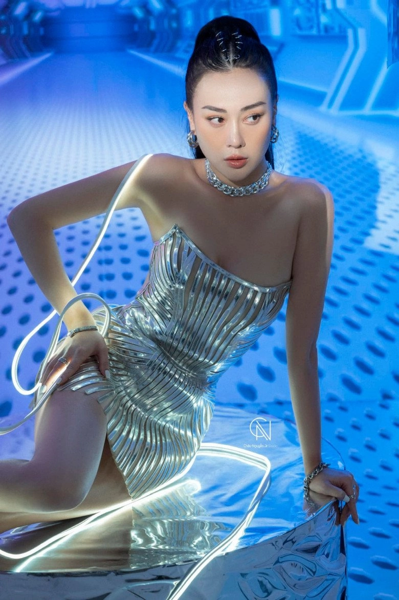 Thua cả tấc chiều cao phương oanh vẫn lấn át loạt hoa hậu á hậu với cùng 1 món thời trang - 5