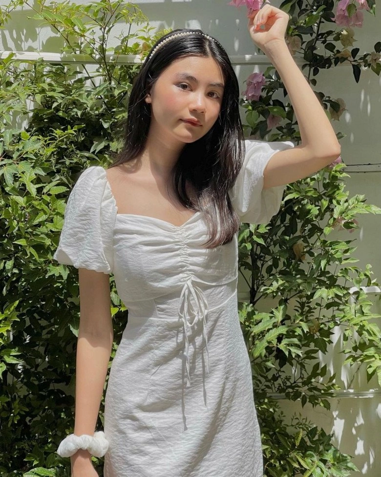 Thừa hưởng hàng lông mày rậm từ cha mắt bồ câu của mẹ gái út mc quyền linh càng lớn càng tây - 10