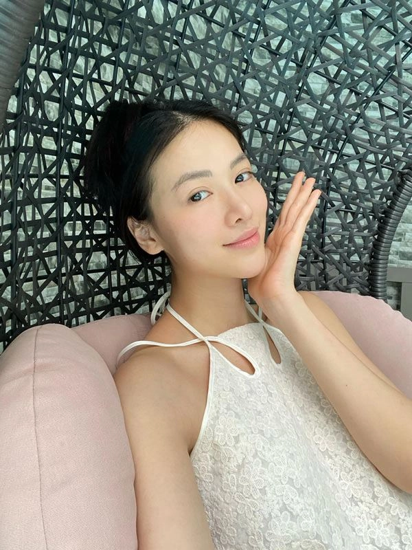Thừa nhận dao kéo nàng hậu vẫn giành được 1 trong 5 vương miện danh giá nhất hành tinh - 18