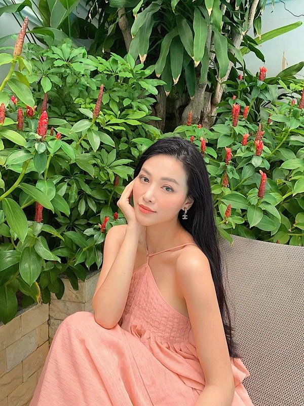 Thừa nhận dao kéo nàng hậu vẫn giành được 1 trong 5 vương miện danh giá nhất hành tinh - 20