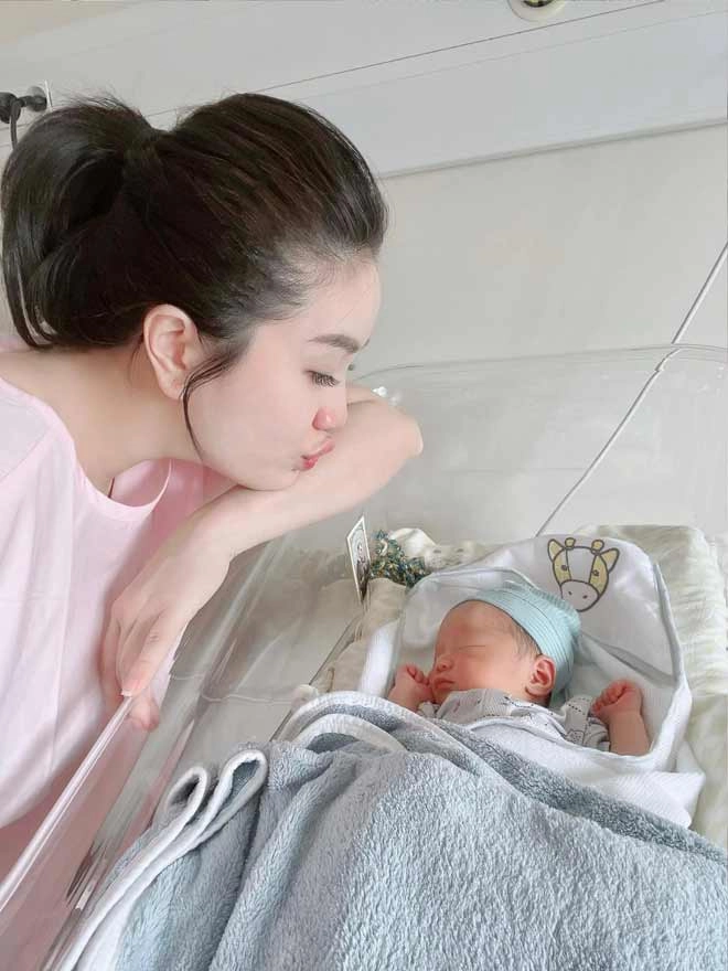 Thức trắng cả ngày lẫn đêm bảo thy chăm con khéo quý tử 2 tháng trắng trẻo bụ bẫm - 5