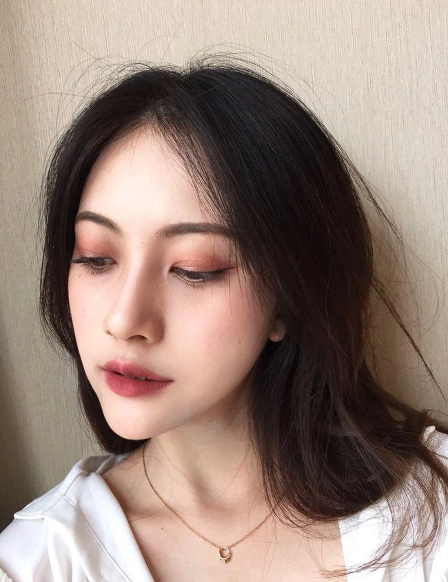 Thuộc lòng mẹo giữ lớp make up lâu trôi cho da dầu vào ngày hè oi ả - 1