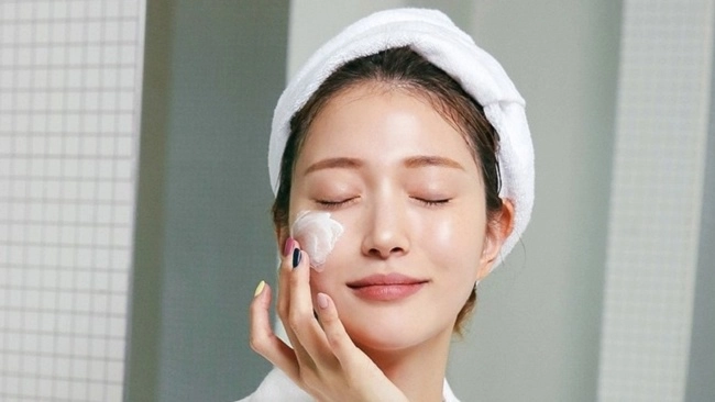 Thuộc lòng mẹo giữ lớp make up lâu trôi cho da dầu vào ngày hè oi ả - 3