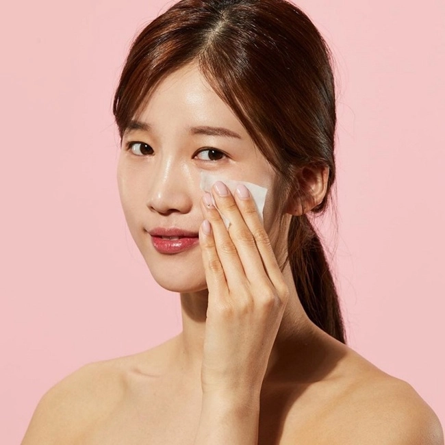 Thuộc lòng mẹo giữ lớp make up lâu trôi cho da dầu vào ngày hè oi ả - 4