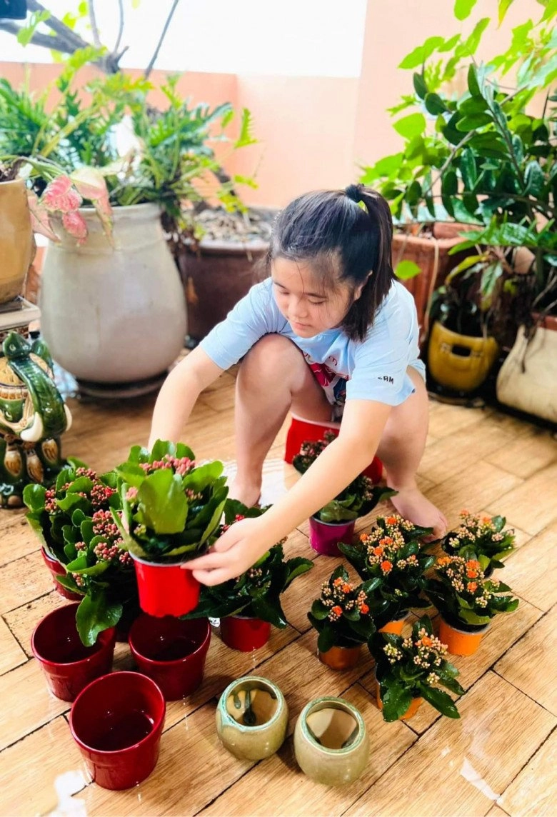 Thúy nga tự hào con gái về việt nam giỏi giang hơn bên mỹ 11 tuổi tự đứng bếp nấu ăn làm việc nhà - 11
