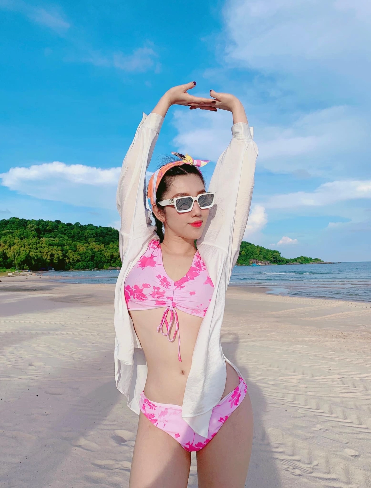 Thúy ngân nhuận sắc đâu chỉ vì áo quần cô còn nghiện màu son làm bừng sáng gương mặt - 4