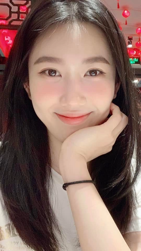 Thúy ngân nhuận sắc đâu chỉ vì áo quần cô còn nghiện màu son làm bừng sáng gương mặt - 10