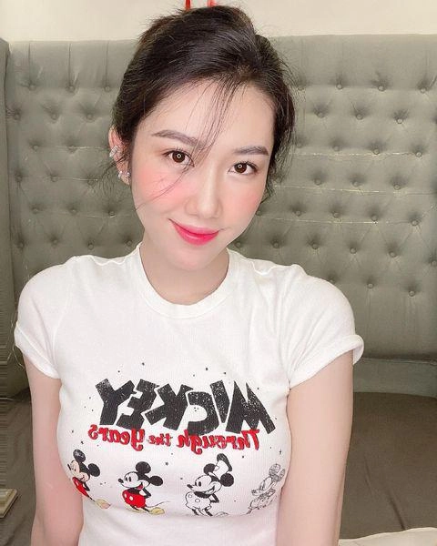 Thúy ngân nhuận sắc đâu chỉ vì áo quần cô còn nghiện màu son làm bừng sáng gương mặt - 11
