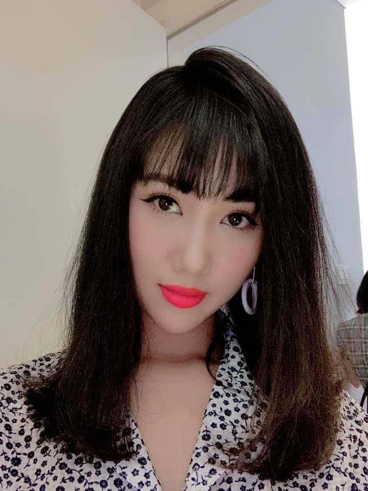 Thúy ngân nhuận sắc đâu chỉ vì áo quần cô còn nghiện màu son làm bừng sáng gương mặt - 12
