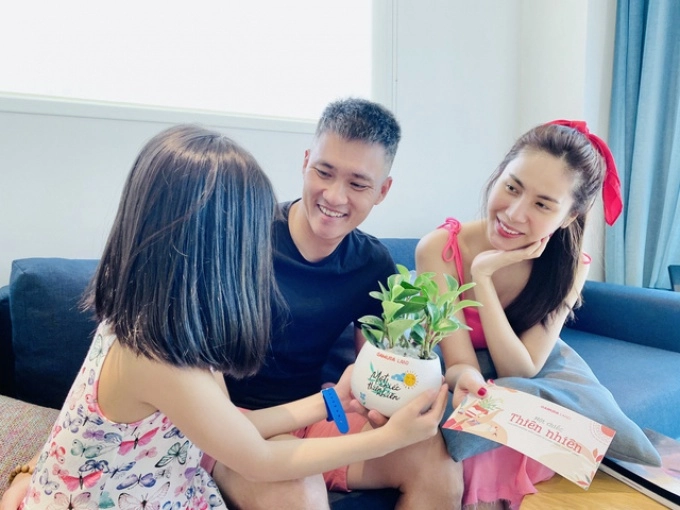 Thủy tiên khoe con gái học trường xịn tốt nghiệp tú tài thptđược tuyển thẳng đại học hàng đầu thế giới - 1