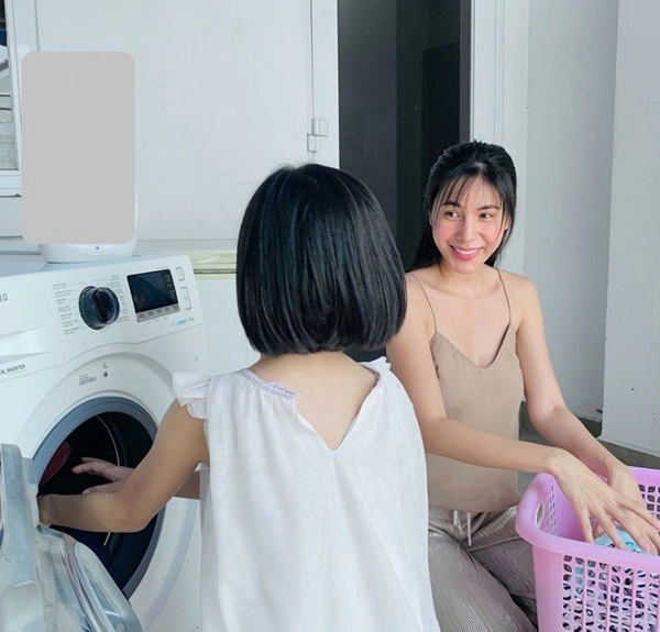 Thuỷ tiên lần đầu khoe cận mặt con gái sau 8 năm mũi giống mẹ mặt đúc khuôn công vinh - 9