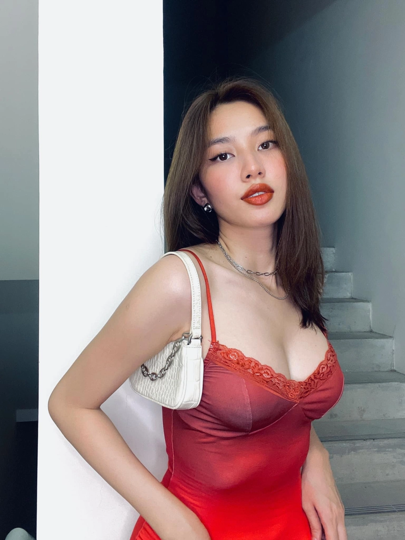 Thuỳ tiên thi miss grand 2021 body hừng hực nhưng vướng phốt cđm phản ứng dữ dội - 8