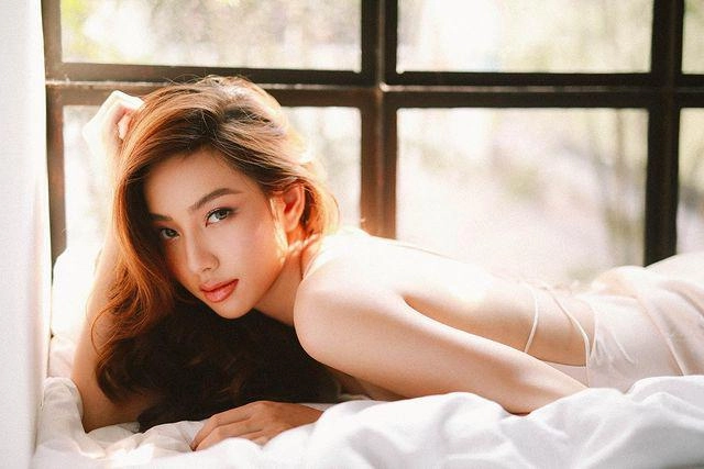 Thuỳ tiên thi miss grand 2021 body hừng hực nhưng vướng phốt cđm phản ứng dữ dội - 11