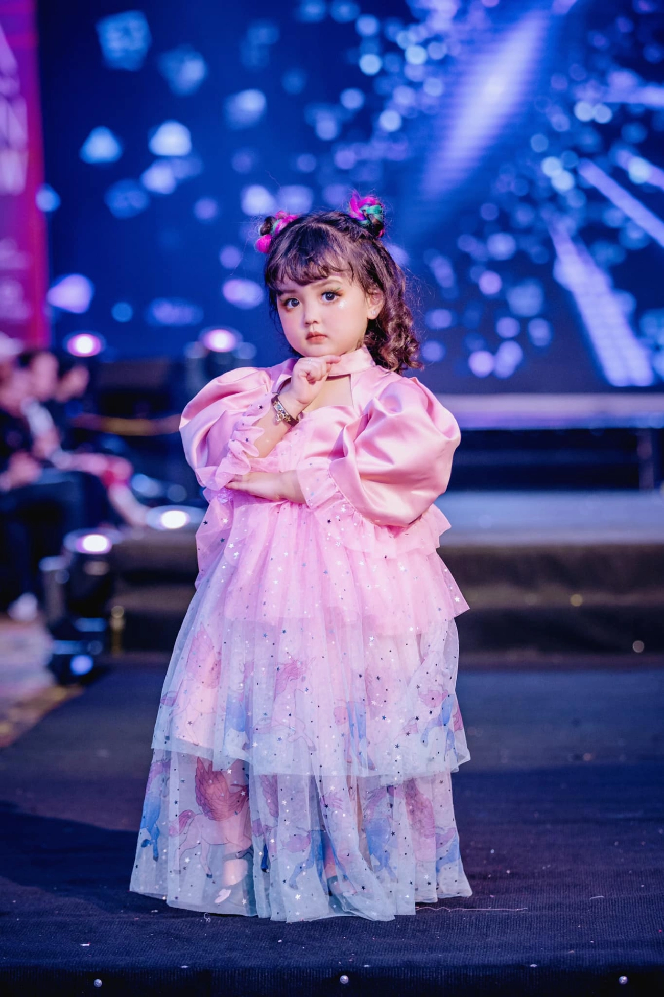 Thy ngày bé trong hương vị tình thân là mẫu nhí đình đám 1 giờ làm nhận lương 25 triệu - 2