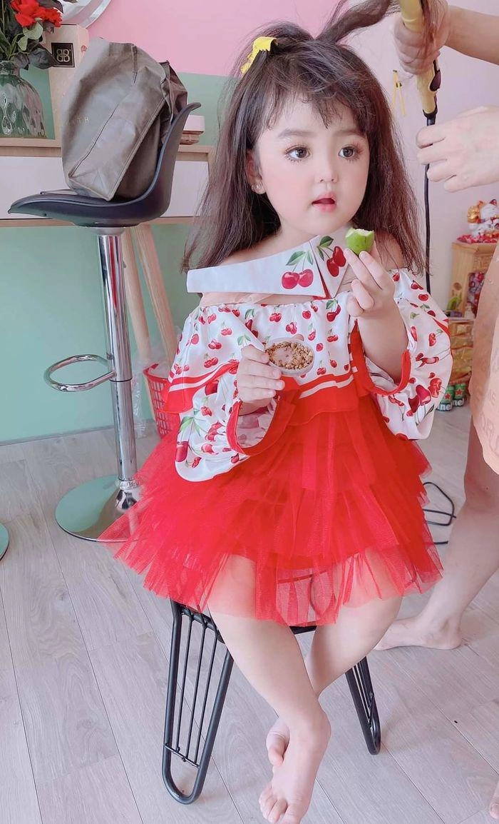 Thy ngày bé trong hương vị tình thân là mẫu nhí đình đám 1 giờ làm nhận lương 25 triệu - 15