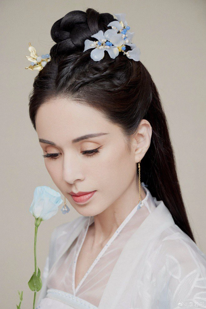 Tiểu long nữ ở tuổi bà ngoại eo 55cm da cổ nhăn nheo nhưng da mặt căng bóng - 2