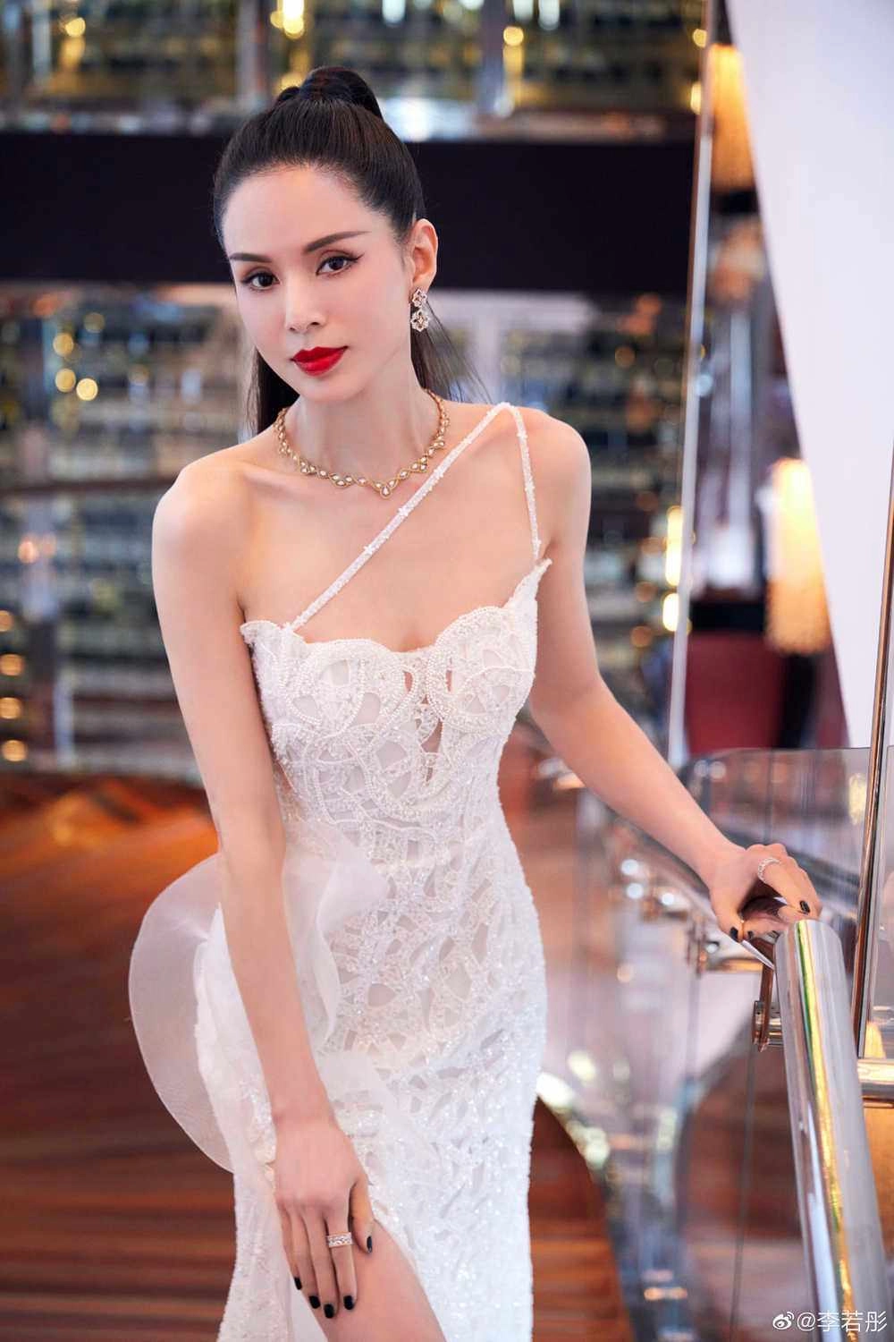 Tiểu long nữ ở tuổi bà ngoại eo 55cm da cổ nhăn nheo nhưng da mặt căng bóng - 4
