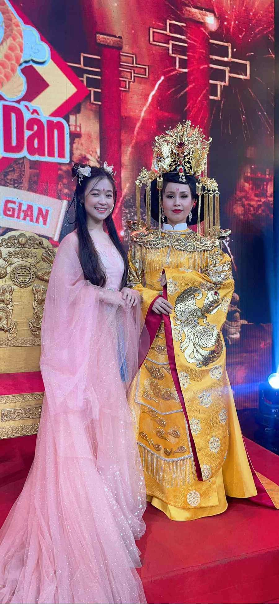 tiểu mỹ nhân cần thơ hoá nàng tiên lấn át thuý diễm và á hậu trên táo xuân nhâm dần - 8