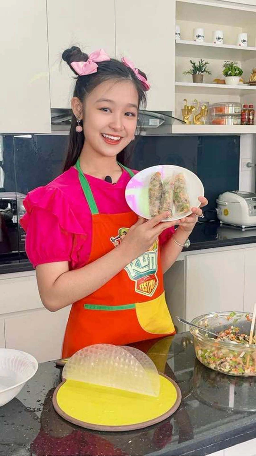 tiểu mỹ nhân cần thơ hoá nàng tiên lấn át thuý diễm và á hậu trên táo xuân nhâm dần - 13