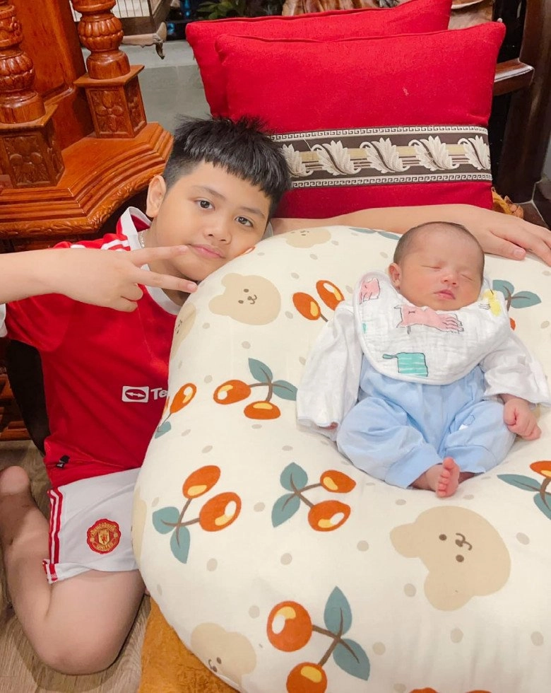 Tiểu tam bị ghét nhất ngoài đời làm thiếu tá công an trong một năm vừa sinh con thứ hai vừa tậu nhà mới - 6