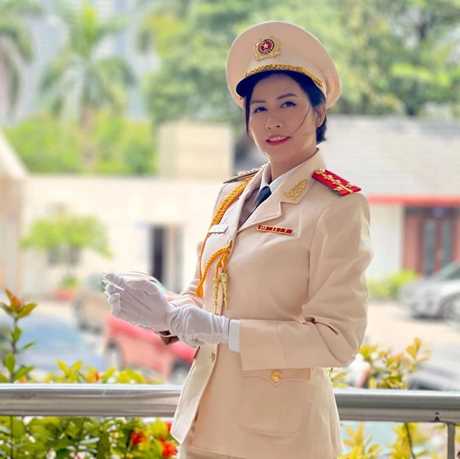 Tiểu tam xinh đẹp trong hãy nói lời yêu đời thực là đại úy công an chồng con viên mãn - 2