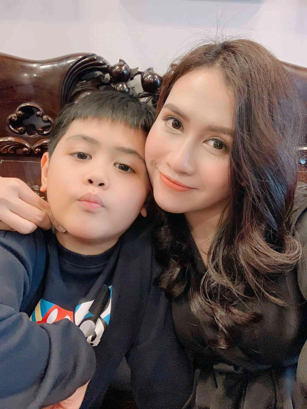 Tiểu tam xinh đẹp trong hãy nói lời yêu đời thực là đại úy công an chồng con viên mãn - 9