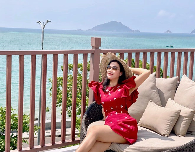 Tiểu tam xinh đẹp trong hãy nói lời yêu đời thực là đại úy công an chồng con viên mãn - 16