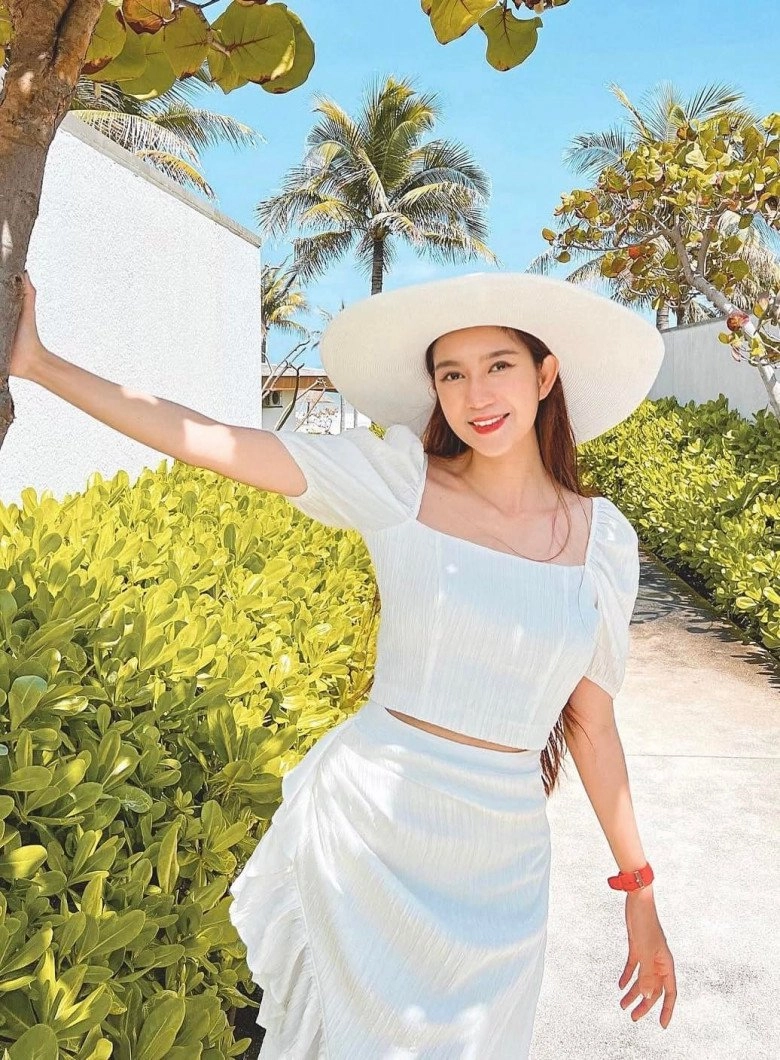 Tiểu thư hà thành sinh con thứ 4 với lý hải ở tuổi 31 giờ u40 mẹ đẹp con xinh kiếm 100 tỷnăm - 2